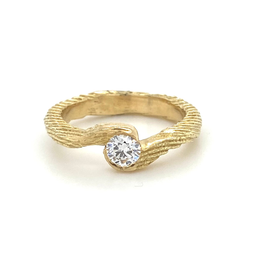 18ct Yellow Gold, 0.30ct F Si1 Diamond Crossover Ring