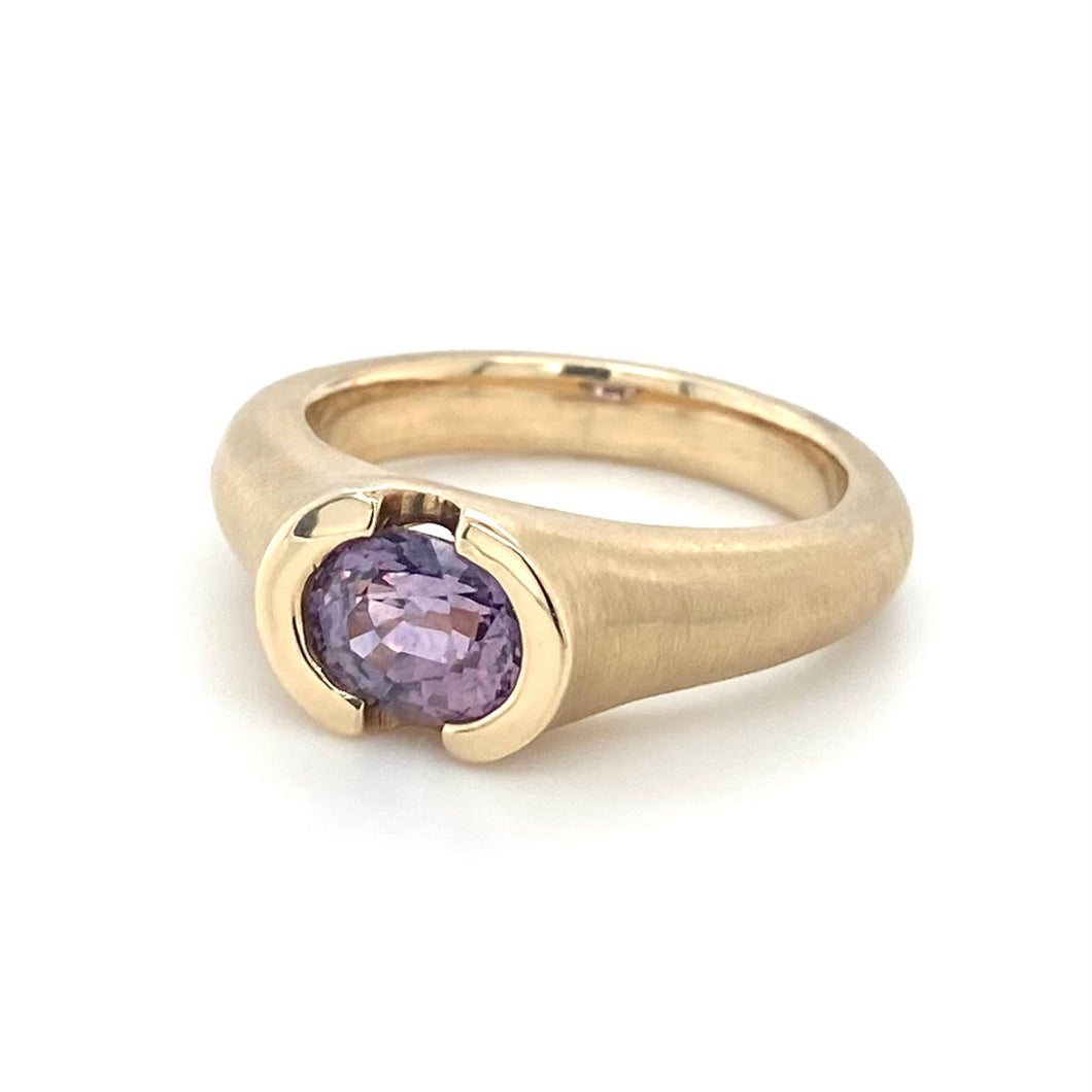 9ct Yellow Gold, 1.79ct Colour-Change Sapphire Ring