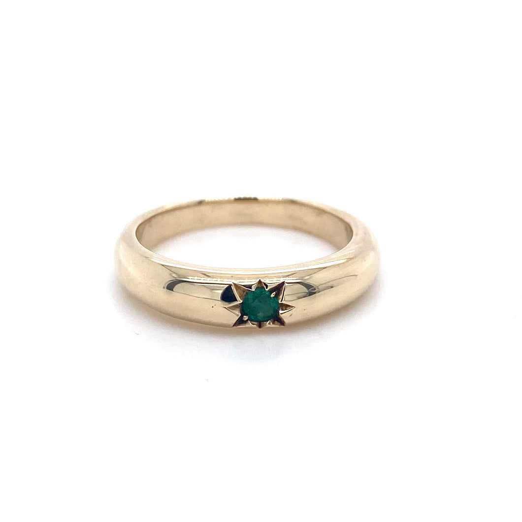 9ct Yellow Gold, Star-Set Emerald Ring