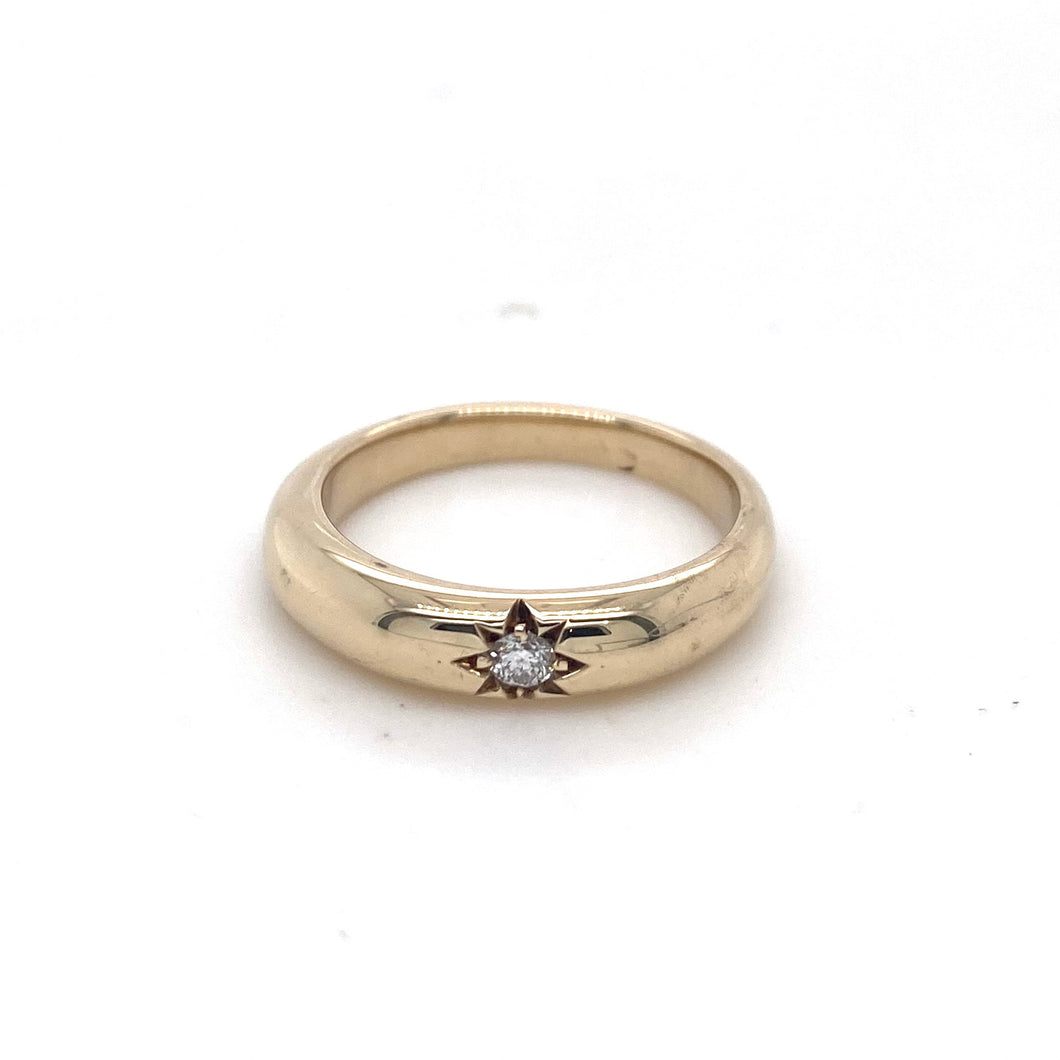 9ct Yellow Gold, Star-Set Diamond Ring