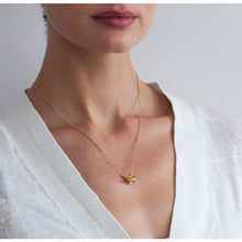 Load image into Gallery viewer, Flying Bee Pearl Necklace, Gold
